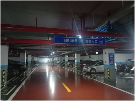 金刚砂耐磨地坪为什么会褪色？色彩不均匀？